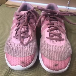 nike revolution 4 Girls Pink Running Shoes Youth 4